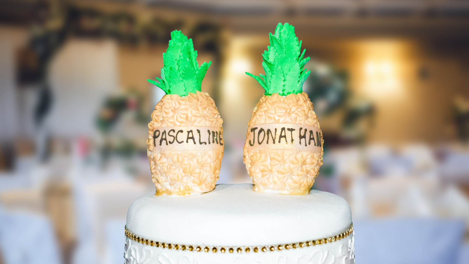Pineapple Sculpture as Cake Topping